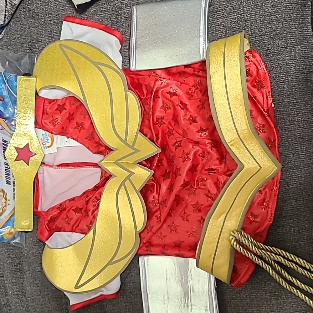 Halloween Wonder Woman costume girls size medium - Comes with all items in bag